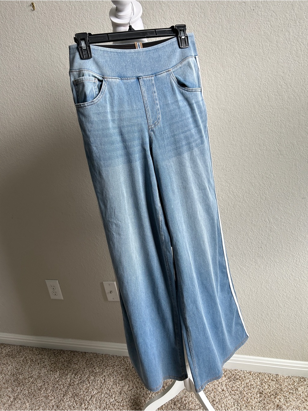 HALARA Light Wash Wide Leg Jeans with Side Stripe Size M Regular